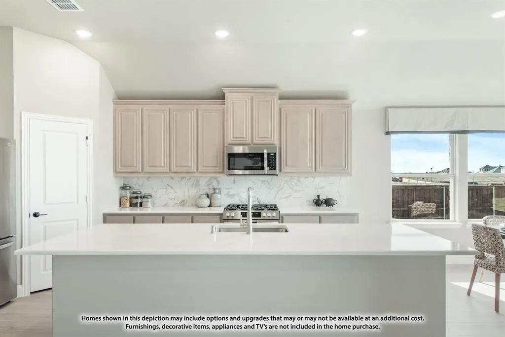 7312 Iris Road