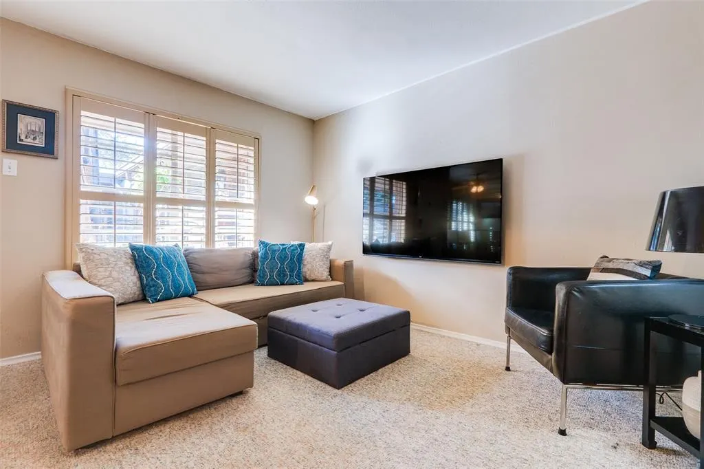 4215 Avondale Avenue, #210