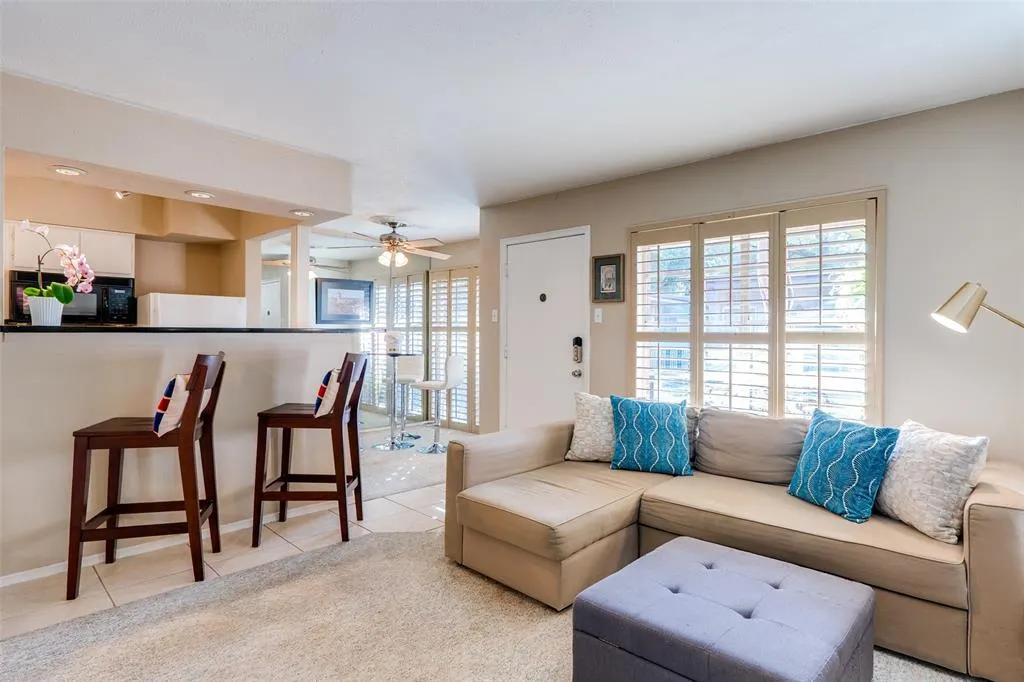 4215 Avondale Avenue, #210