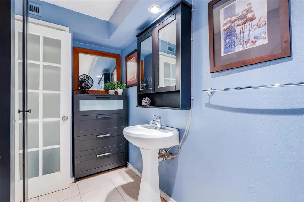 4215 Avondale Avenue, #210