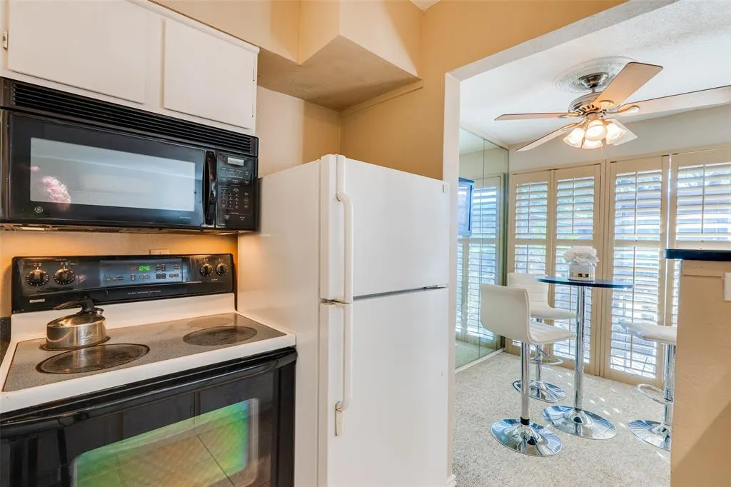 4215 Avondale Avenue, #210