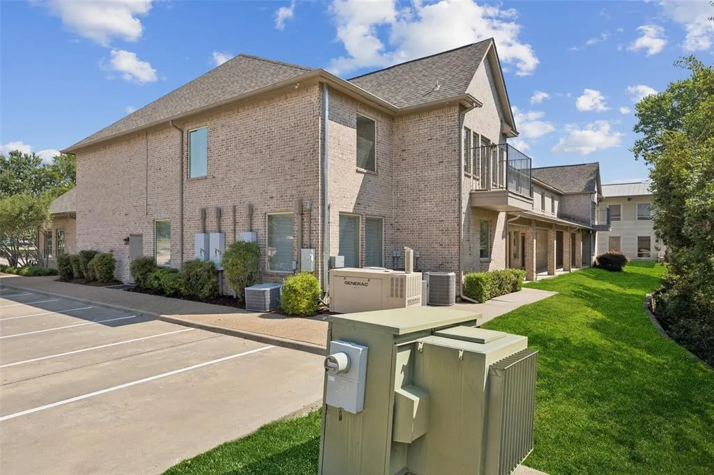 5808 W Plano Parkway