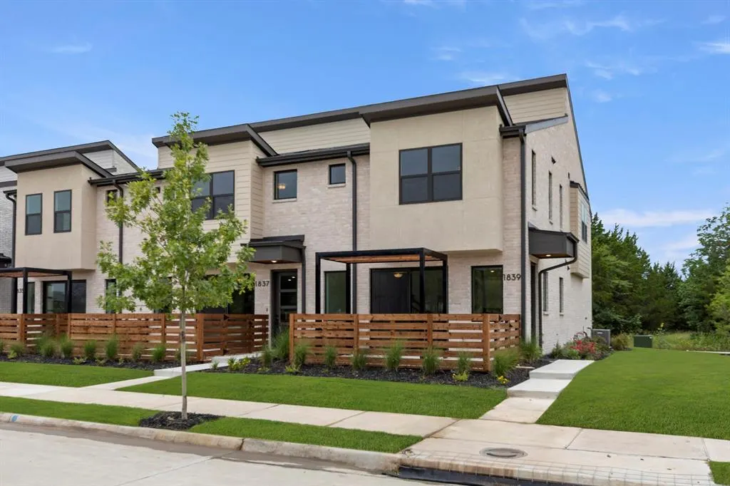 1833 Azalea Drive