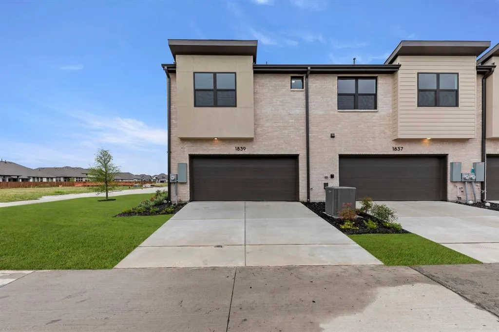 1833 Azalea Drive