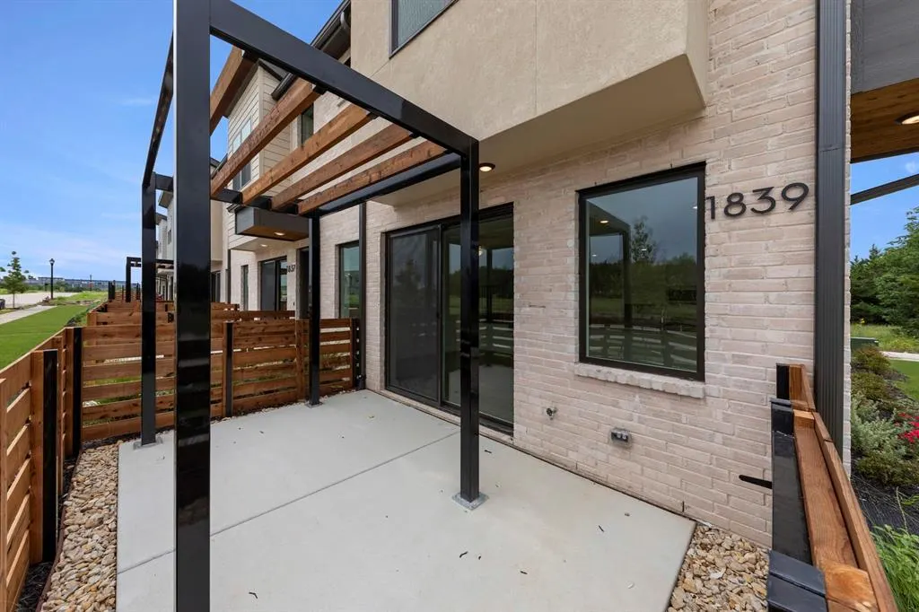 1833 Azalea Drive