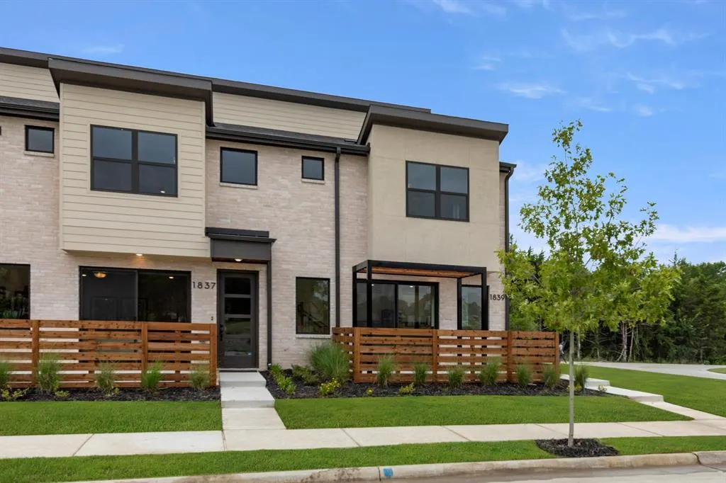 1833 Azalea Drive