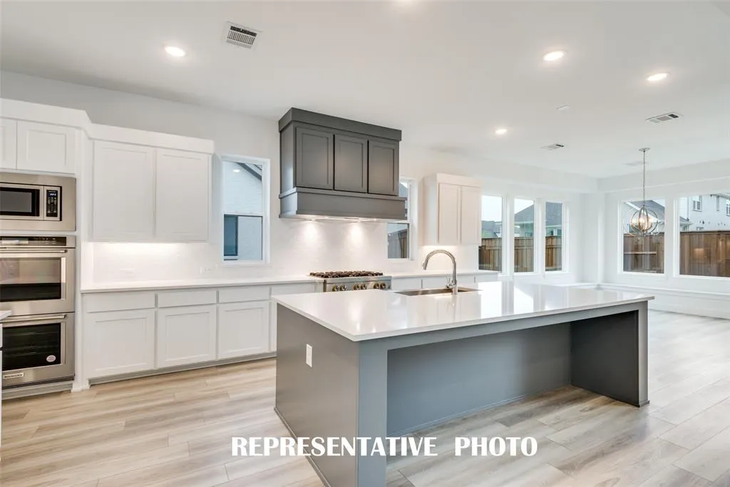 4220 Kinglet Court