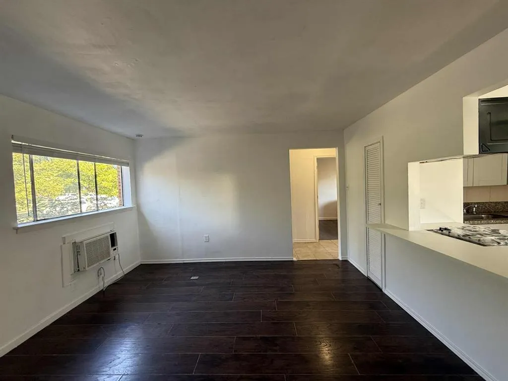 321 La Salle Drive