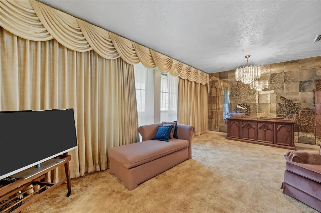 1715 Shady Glen Lane