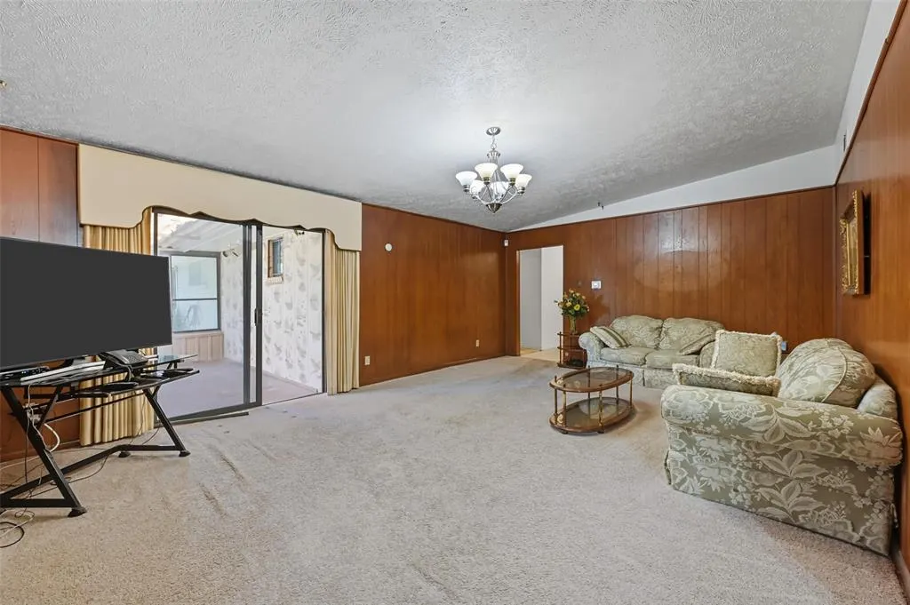 1715 Shady Glen Lane