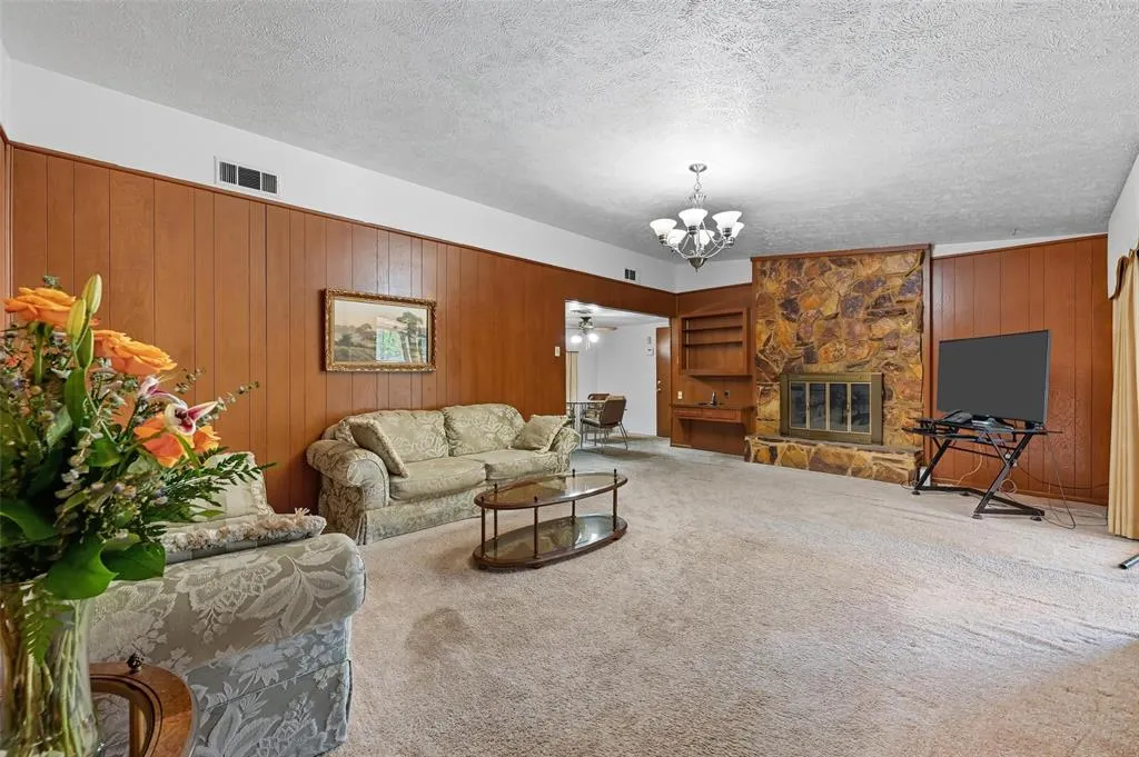 1715 Shady Glen Lane