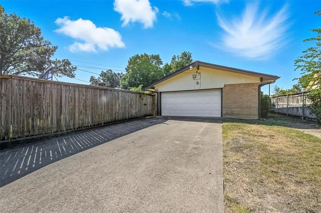 1715 Shady Glen Lane
