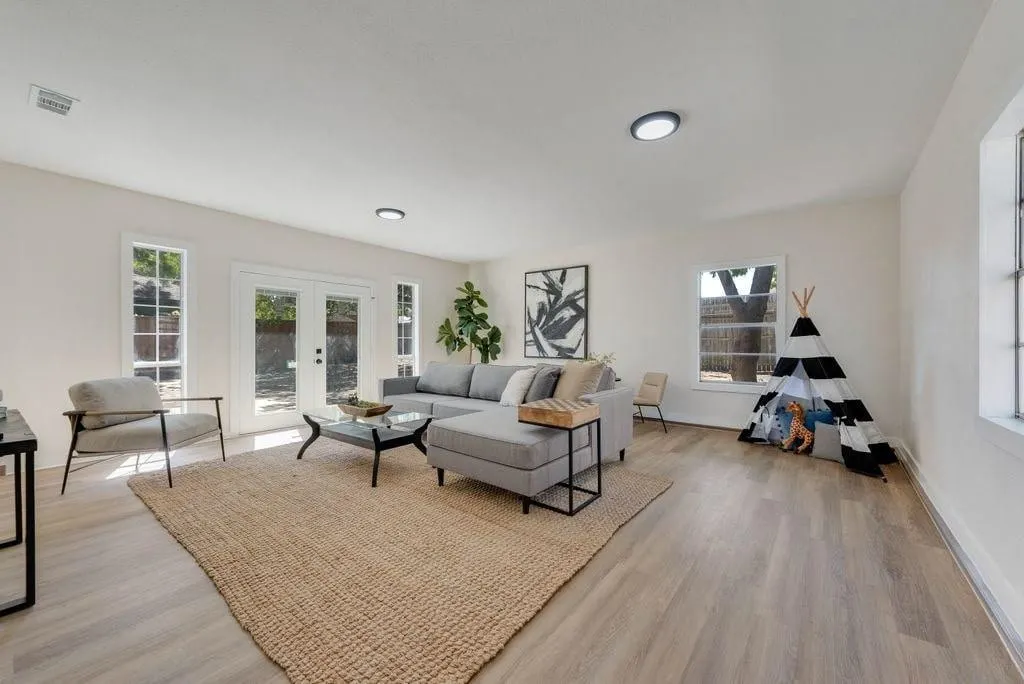 706 S Waterview Drive