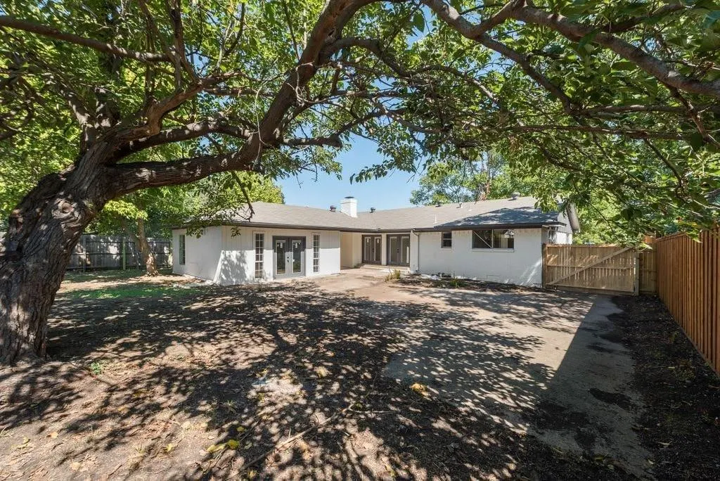 706 S Waterview Drive
