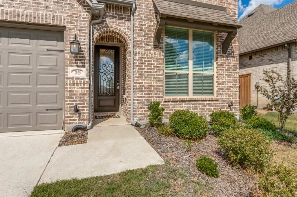 2025 Pelham Drive