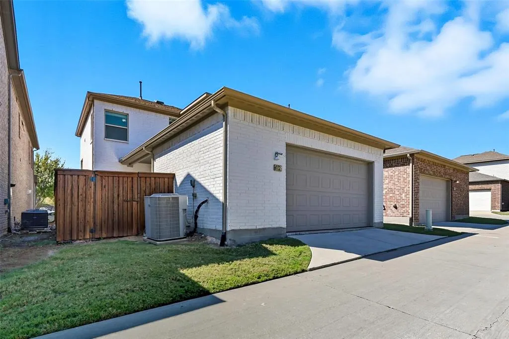 812 Davids Way