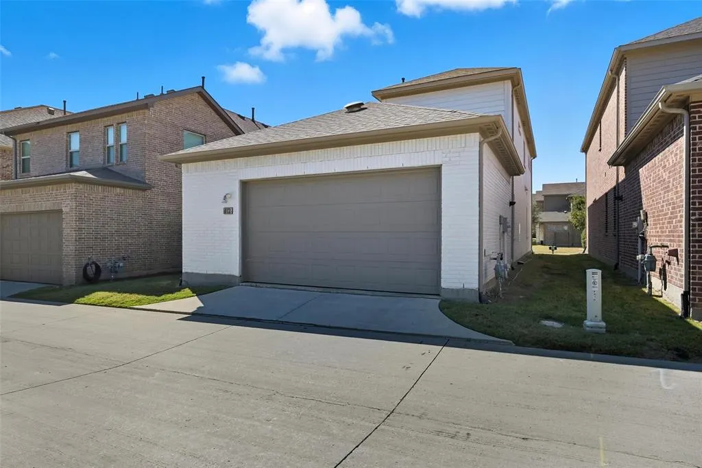812 Davids Way