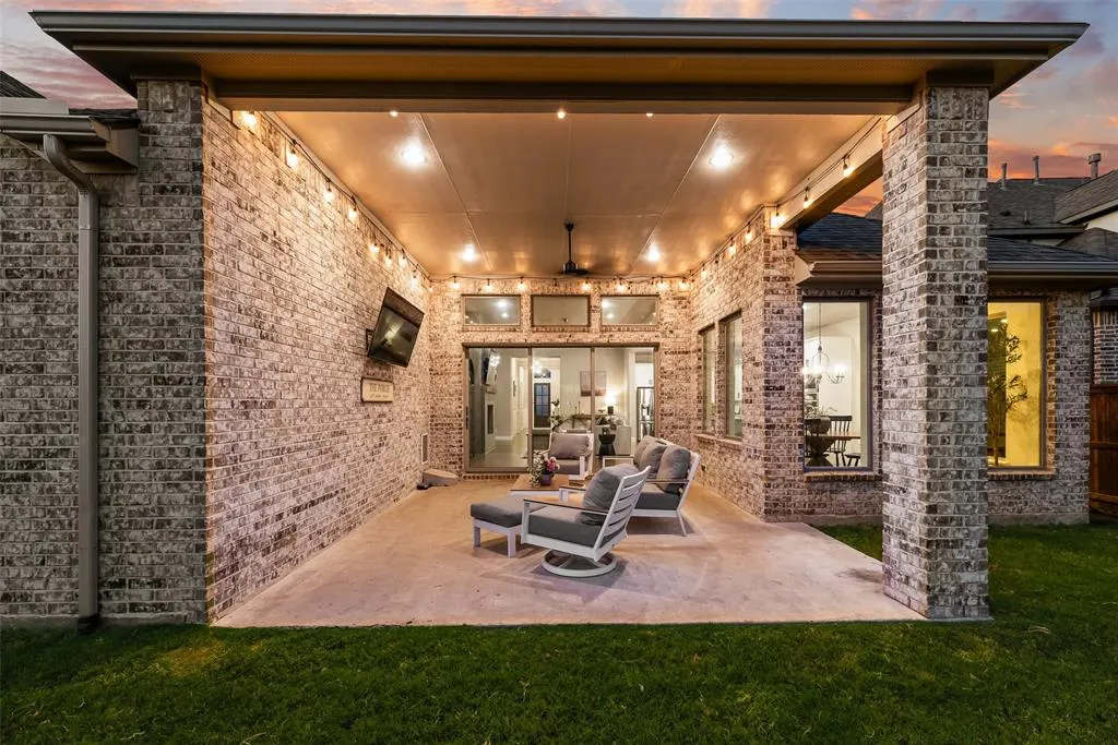 3305 Sunday Silence Lane