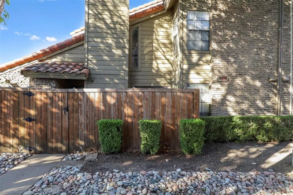333 Melrose Drive, #22B