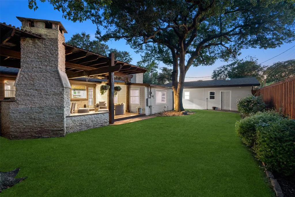 3909 Port Royal Drive