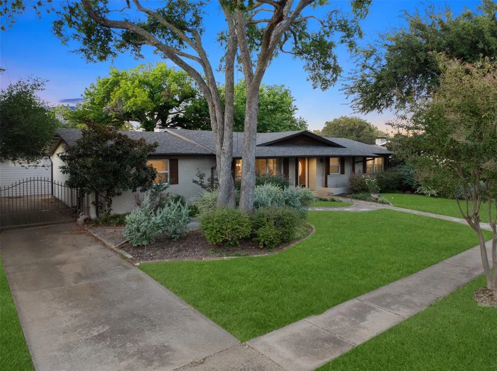 3909 Port Royal Drive
