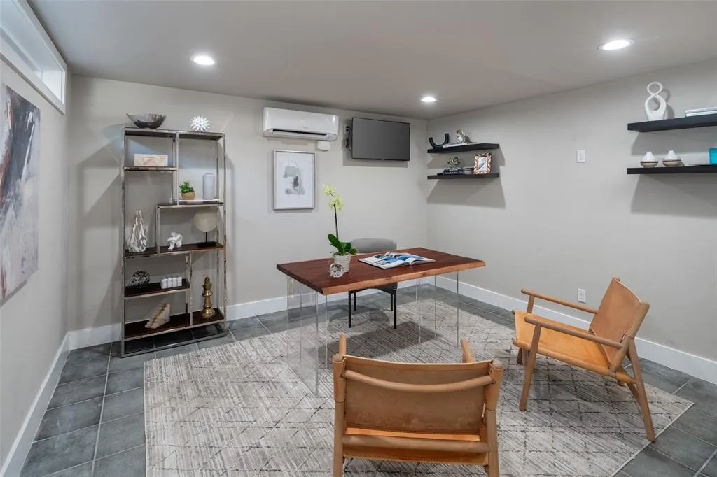 3909 Port Royal Drive