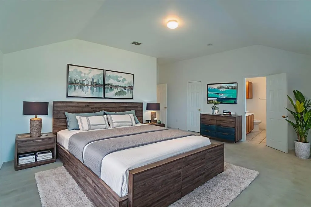 6333 Pool View Drive