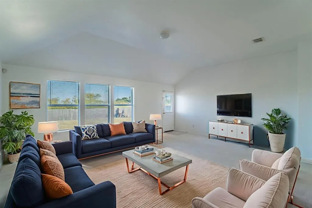 6333 Pool View Drive