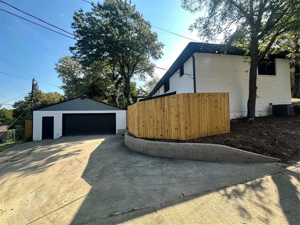 1409 Autumn Leaves Trail