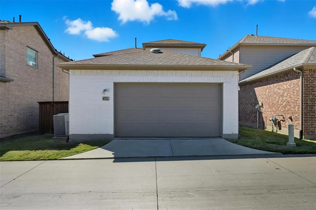 812 Davids Way
