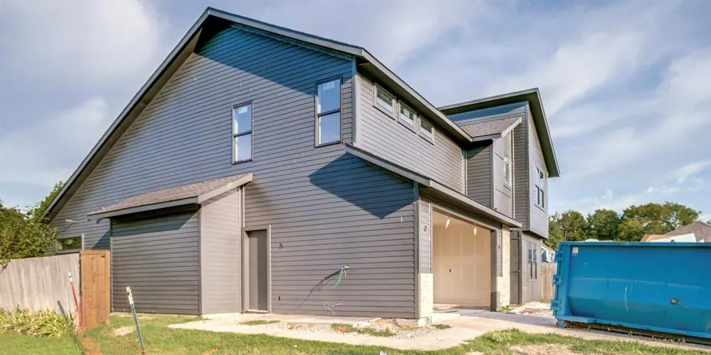 1206 Hyde Park Court