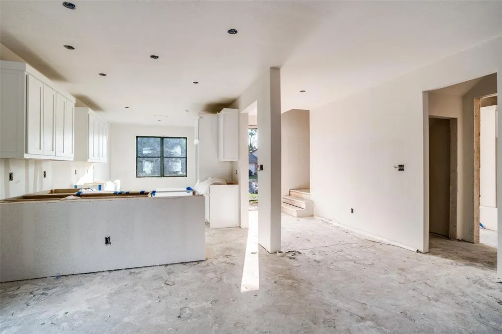 1206 Hyde Park Court