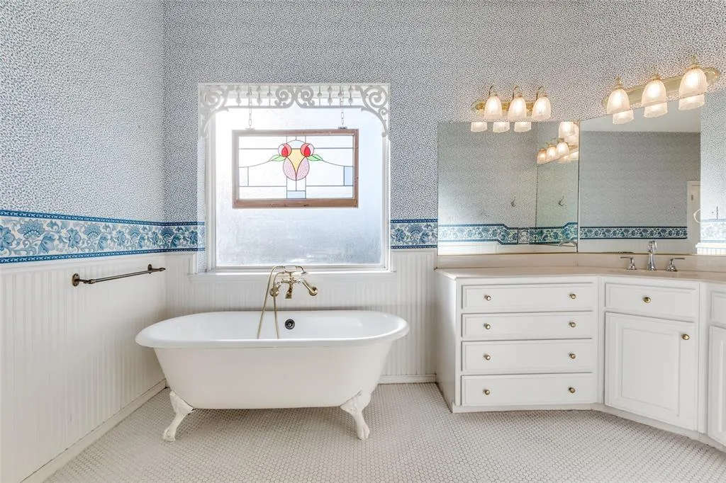 2704 Saint Charles Drive