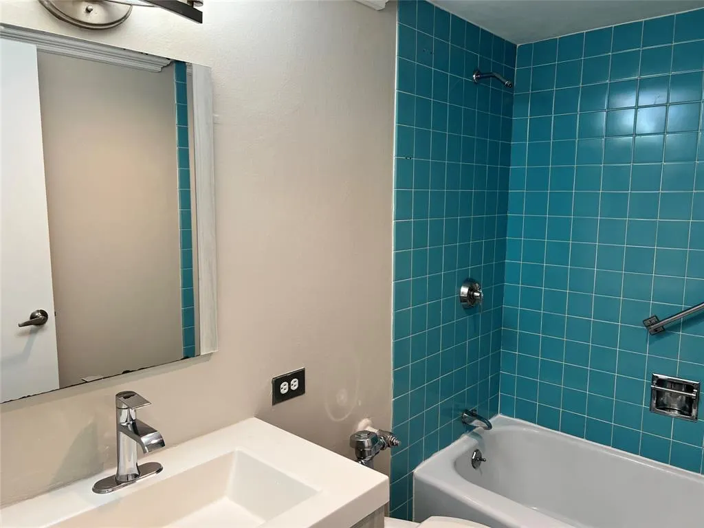 3883 Turtle Creek Boulevard, #318