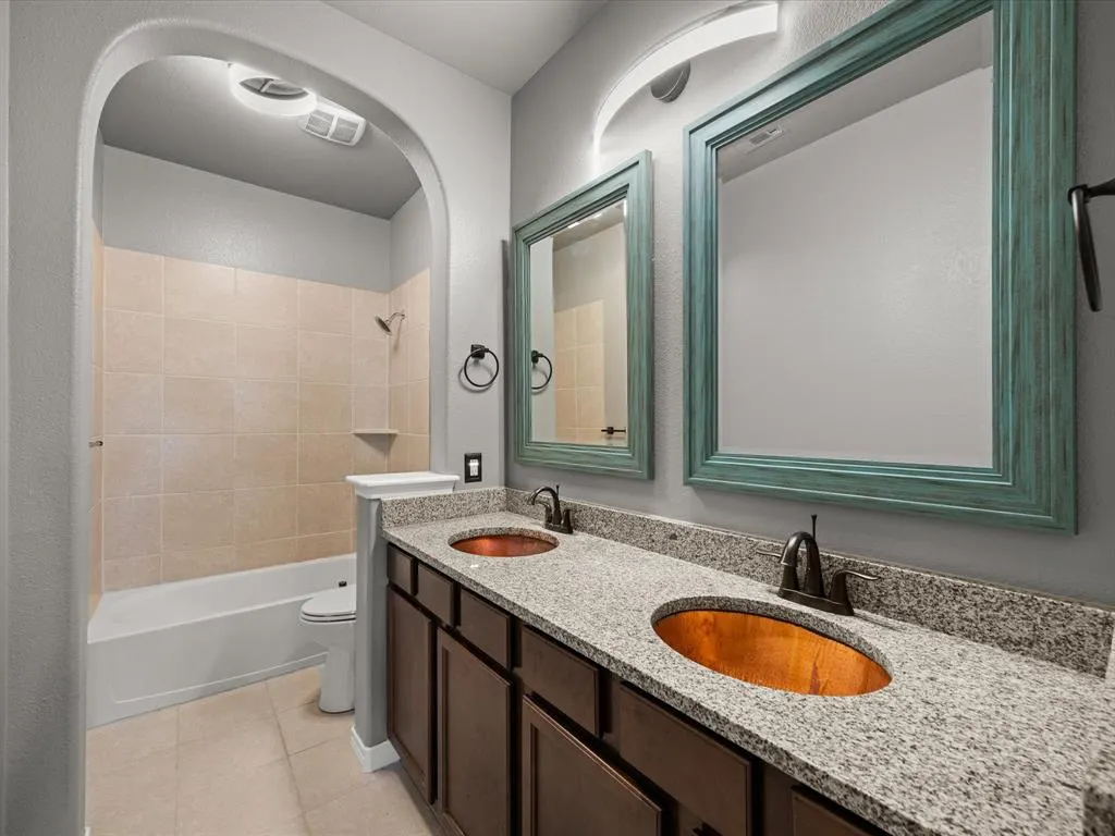 1924 Sunny Side Drive