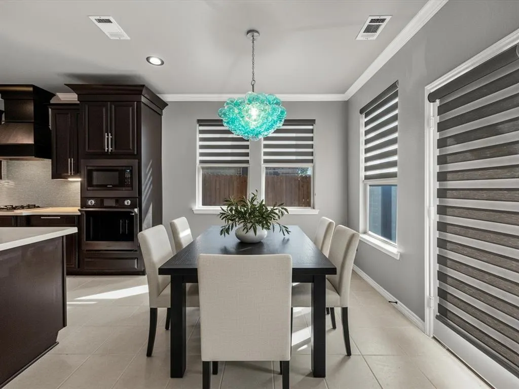 1924 Sunny Side Drive