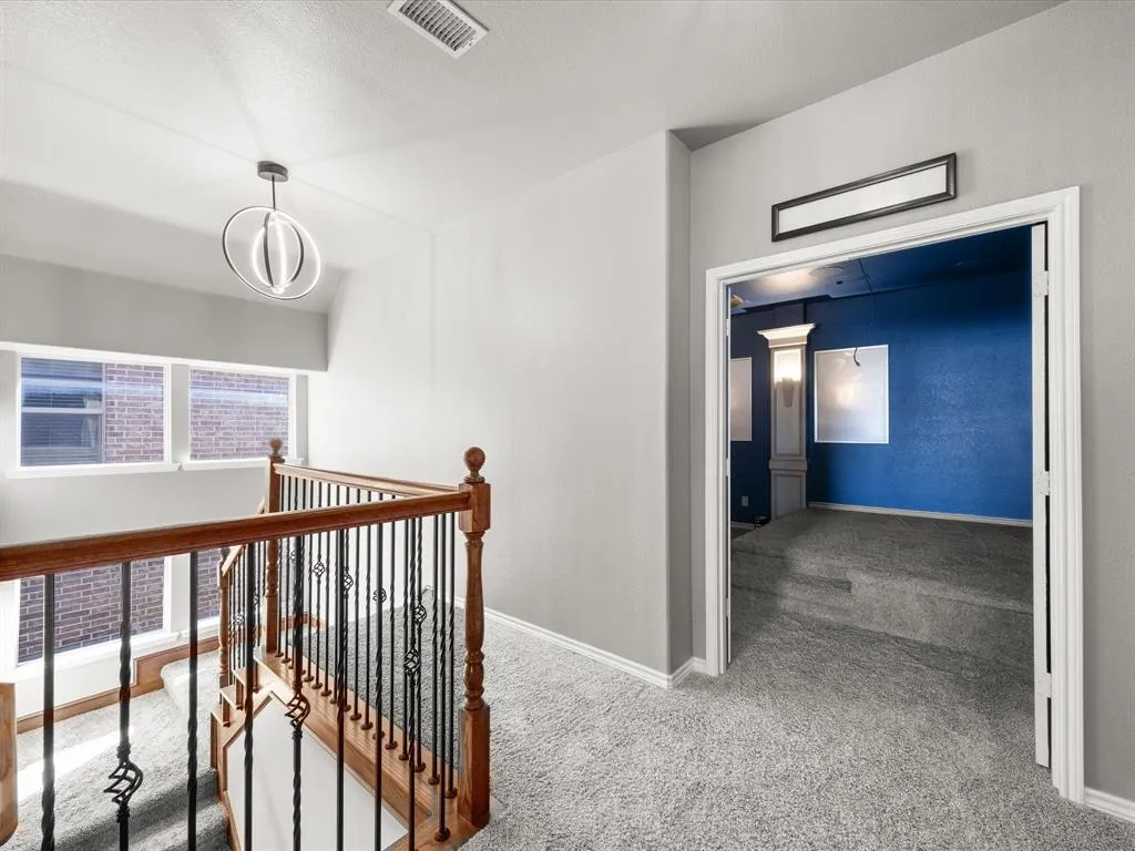 1924 Sunny Side Drive