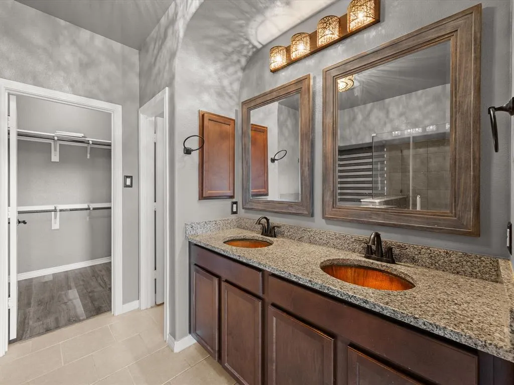 1924 Sunny Side Drive