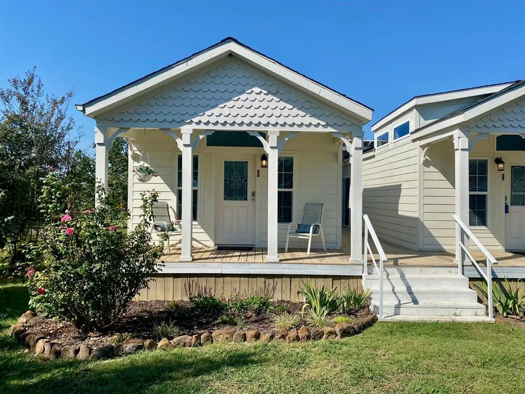1425 Lone Star Road, #A