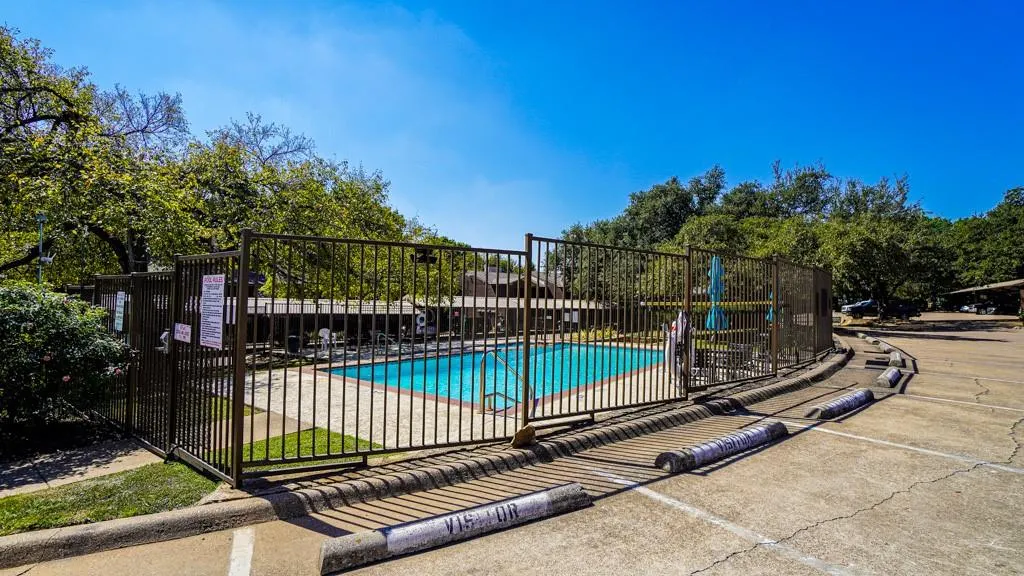 2505 Wedglea Drive, #121