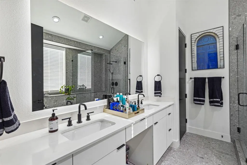 2916 Hawthorne Avenue, #101