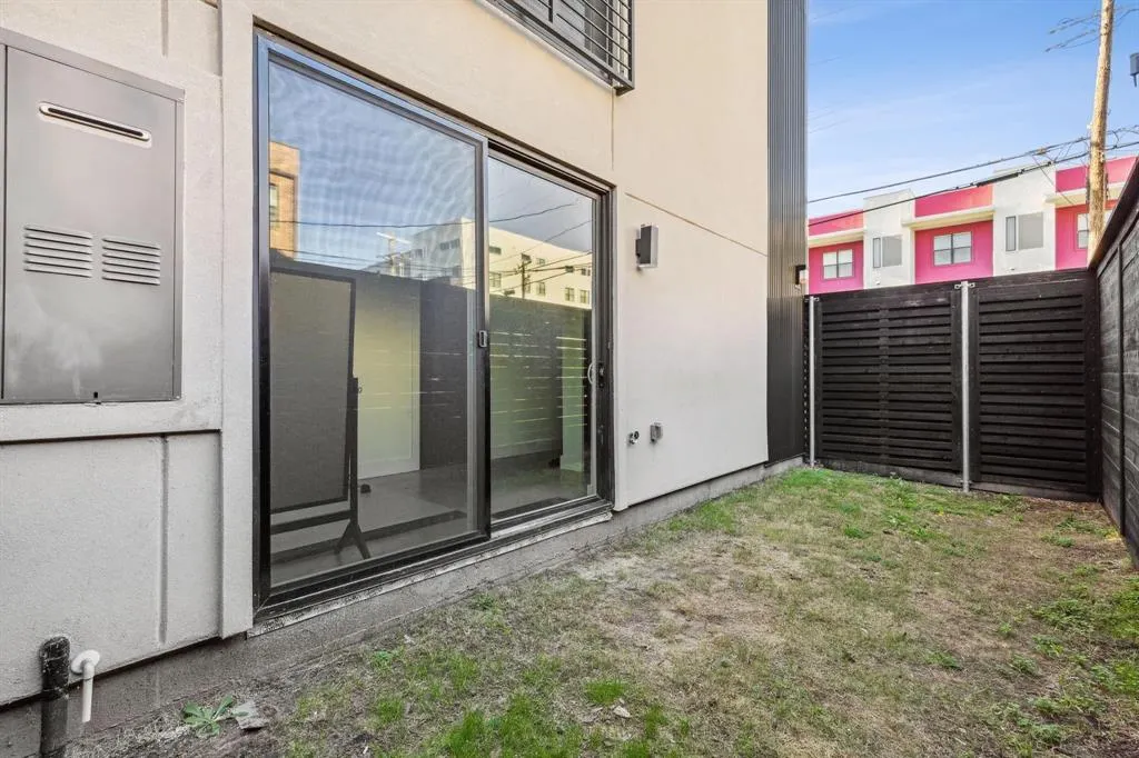 2916 Hawthorne Avenue, #101