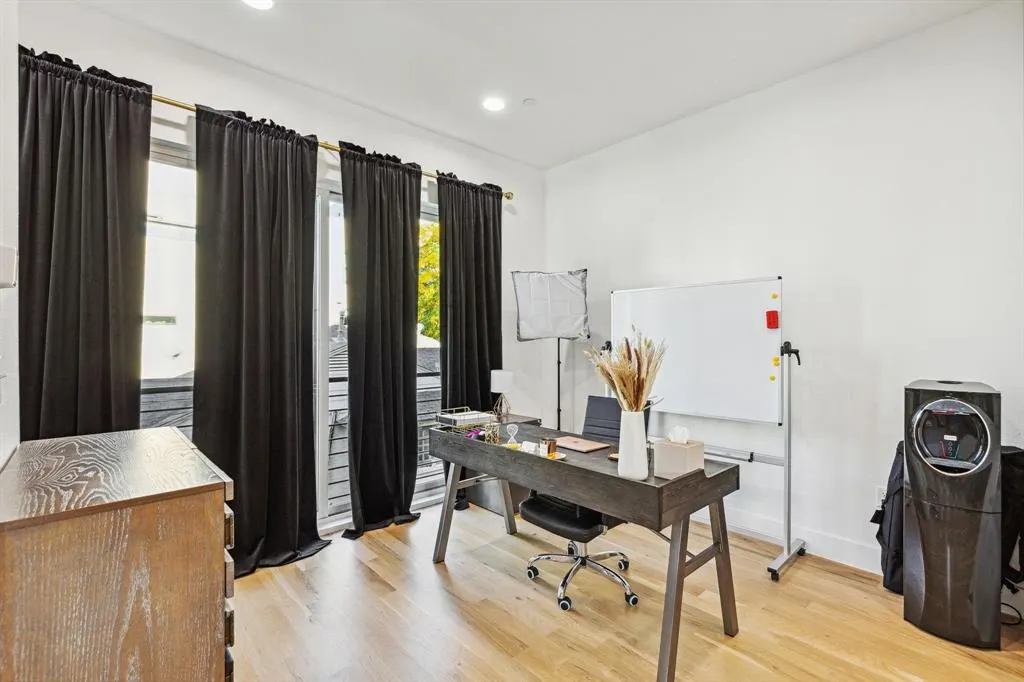 2916 Hawthorne Avenue, #101
