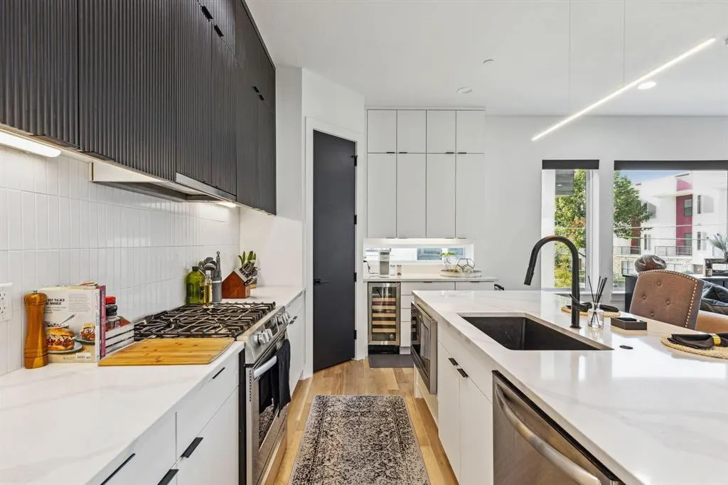 2916 Hawthorne Avenue, #101