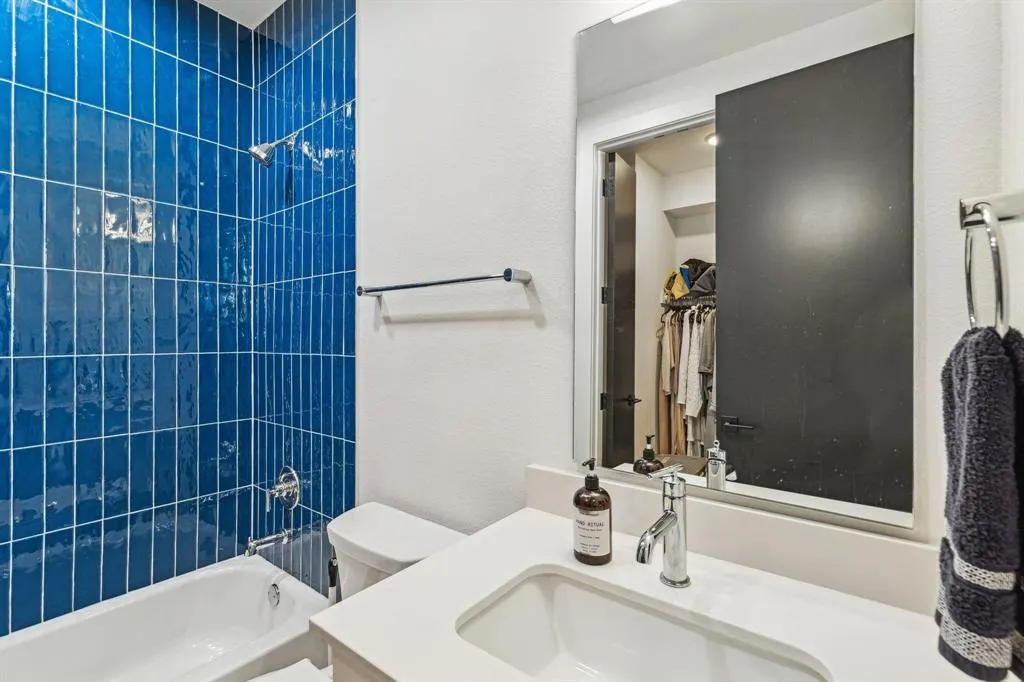 2916 Hawthorne Avenue, #101