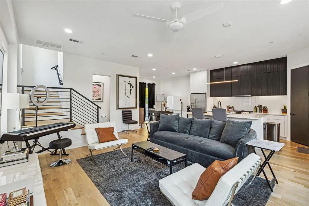2916 Hawthorne Avenue, #101