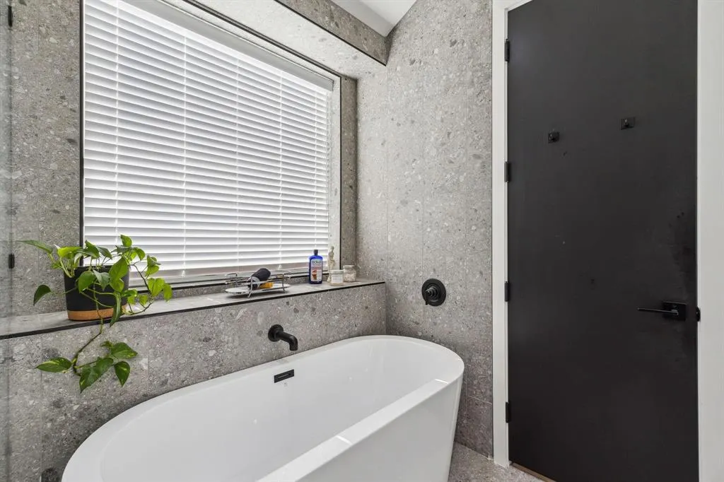 2916 Hawthorne Avenue, #101