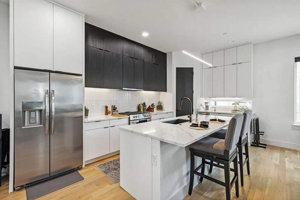2916 Hawthorne Avenue, #101