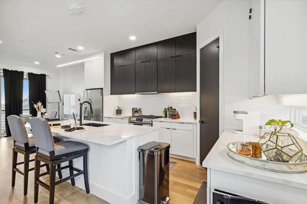 2916 Hawthorne Avenue, #101