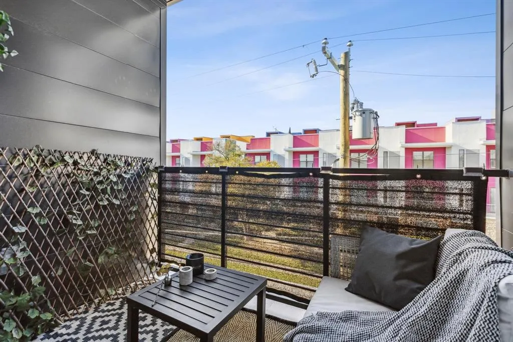 2916 Hawthorne Avenue, #101